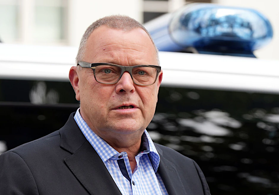 ARCHIV - Michael Stübgen (CDU), Minister des Innern und für Kommunales des Landes Brandenburg, spricht während eines Pressetermin.  