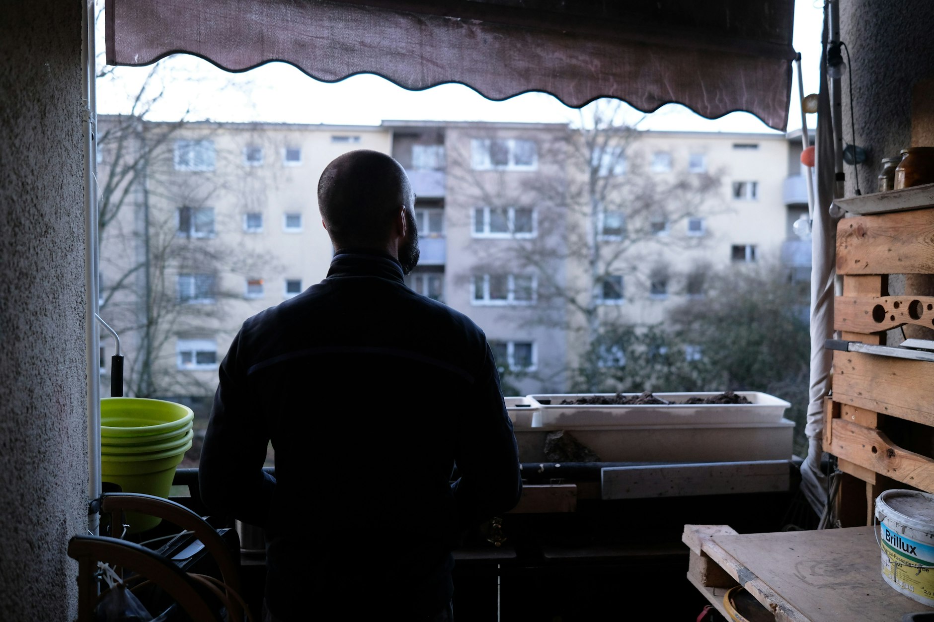 Kolja C. möchte sein Gesicht nicht zeigen. Er schämt sich für die Rattenplage in seiner Wohnung.