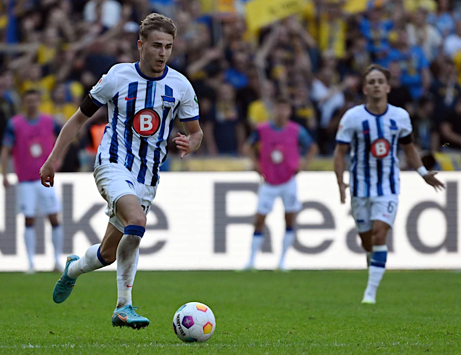 ARCHIV - Herthas Marten Winkler in Aktion.  