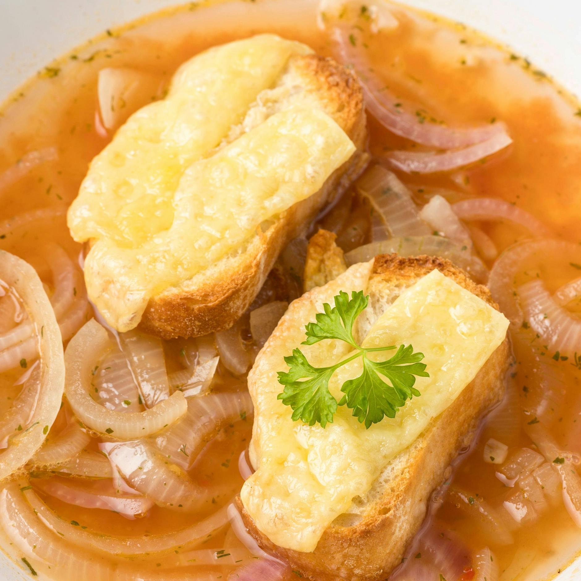 Abnehm-Wunder Zwiebelsuppe: Das beste Rezept für den Winter-Eintopf