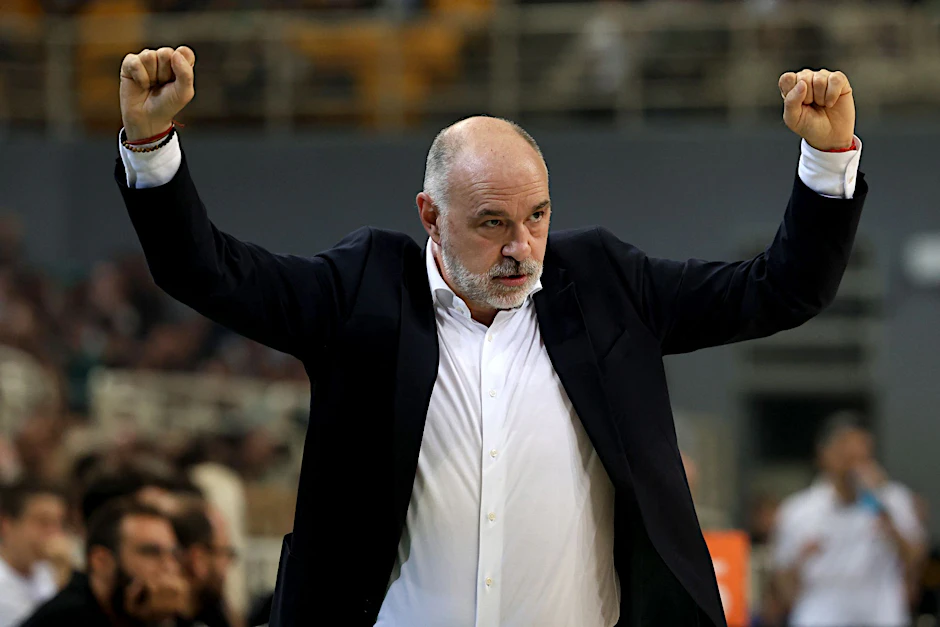 ARCHIV - Bayern und Trainer Pablo Laso siegen souverän in der Basketball-Bundesliga.  