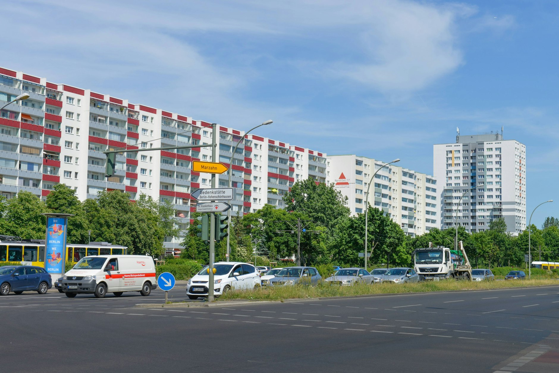 Auf der Landsberger Allee in Lichtenberg könnte der Verkehr spürbar langsamer laufen. Der Grund ist eine neue Dauerbaustelle.