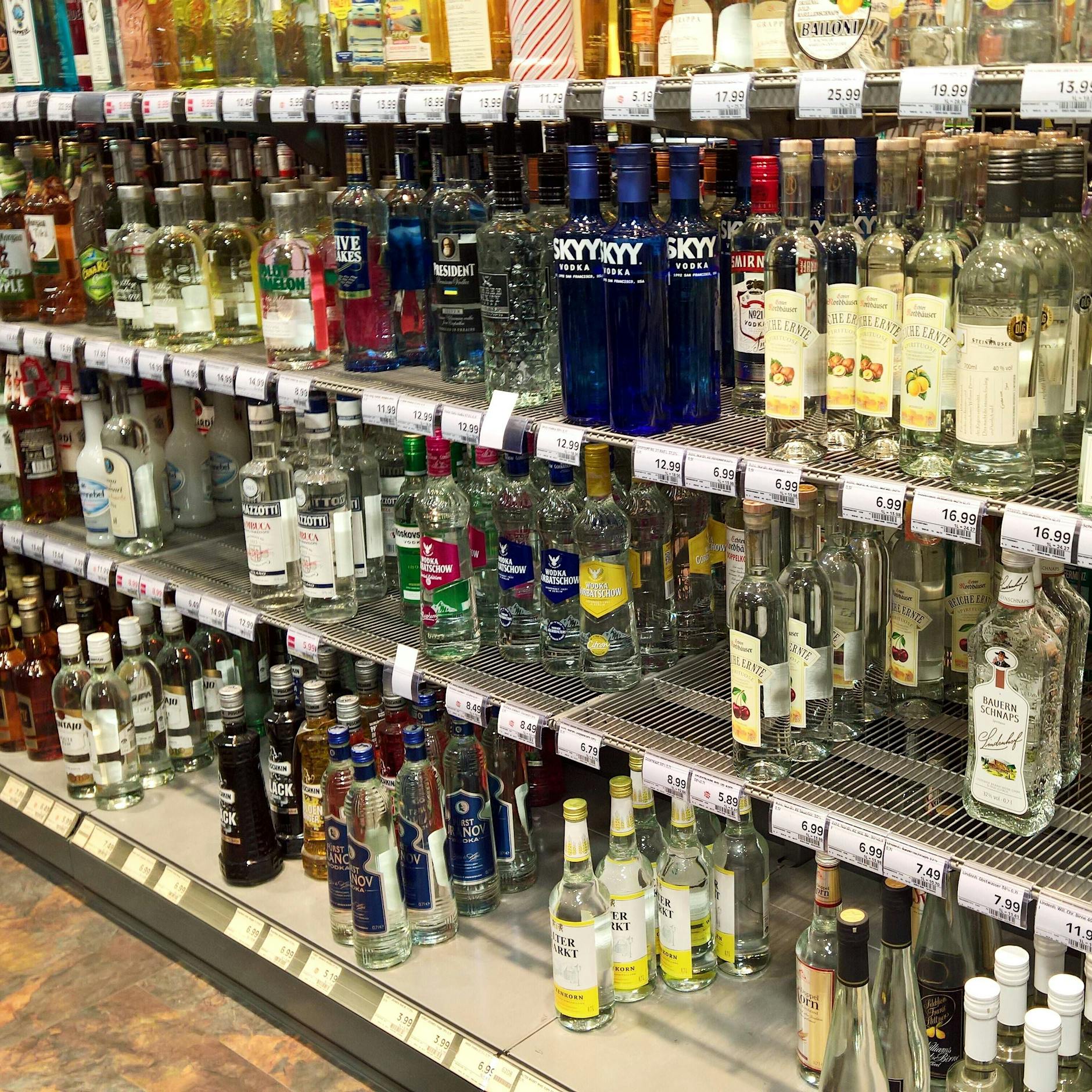 Schüler kauft Wodka auf Klassenfahrt – Mutter muss Rückfahrt blechen!