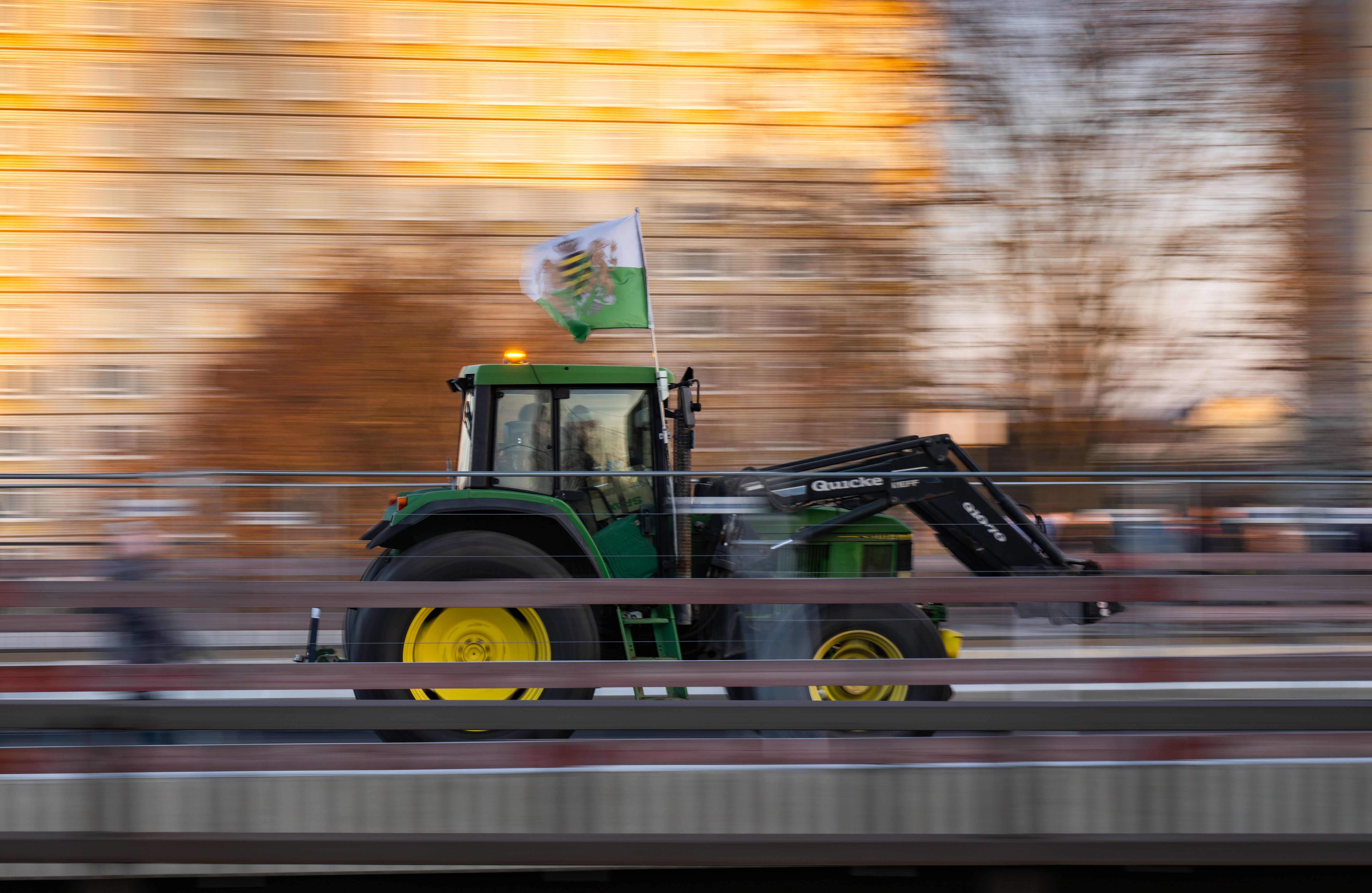 Rechtsextremer „Widerstand“ getarnt als Bauernprotest: „Das ist erst der Anfang!“