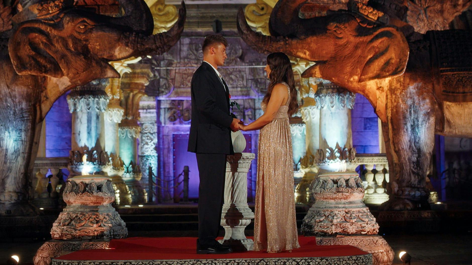 Im „Bachelorette“-Finale gab Jenny Fynn die letzte Rose.