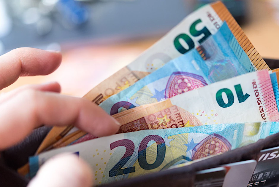 ARCHIV - Künftig sollen Jobcenter Arbeitslosen bei nachhaltiger Arbeitsverweigerung das Bürgergeld für maximal zwei Monate komplett streichen können.  