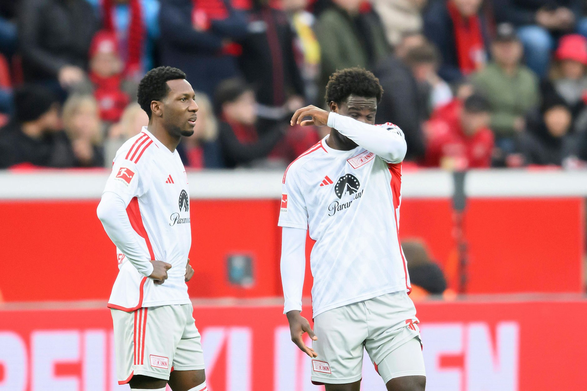 Nicht happy, aber da: Unions Stürmer Sheraldo Becker (29,l.) und David Fofana (21) trainierten am Dienstag mit dem Team.&nbsp;