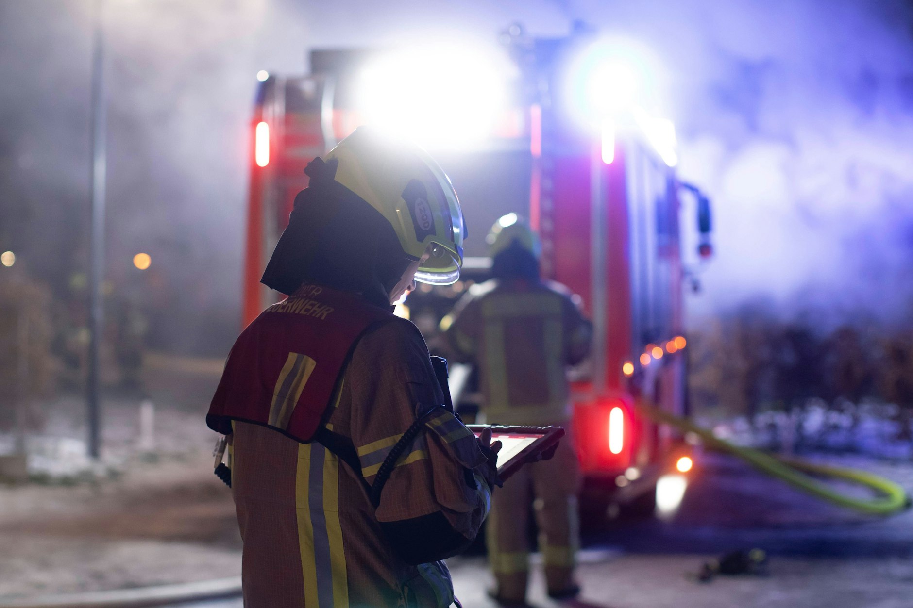 Die Berliner Feuerwehr rückte am Freitagabend zu einem Brand nach Steglitz aus.