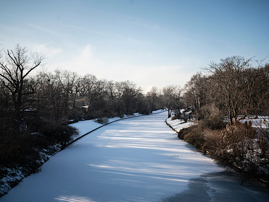 Durch die Kälte der letzten Tage können sich Eisschichten auf den Berliner Gewässern bilden.