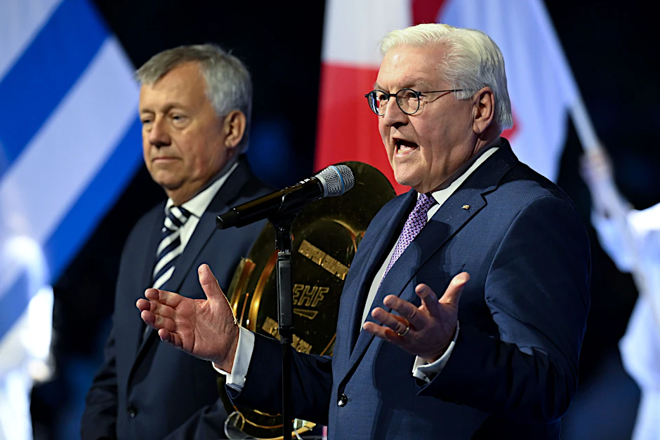 Eröffnungsfeier in der Merkur Spiel-Arena. Bundespräsident Frank-Walter Steinmeier eröffnet mit EHF-Präsident Michael Wiederer die Handball-EM.&nbsp;