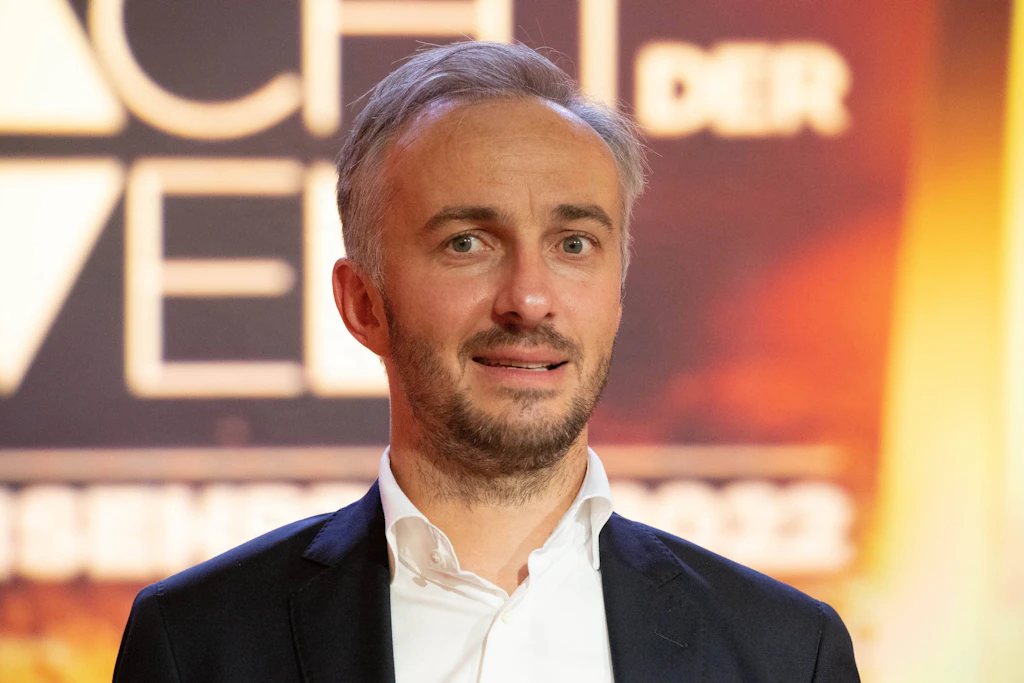 Imker nutzt Angriff von Jan Böhmermann als Werbung und wird verklagt