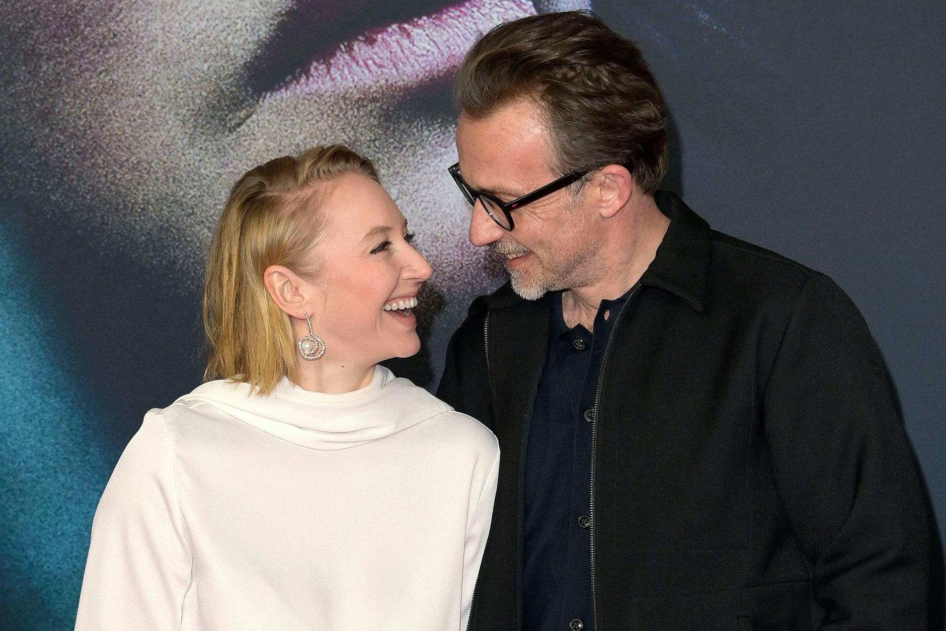 Anna Maria Mühe und Lucas Gregorowicz zeigen ihr Liebesglück bei einer Premiere in Berlin.