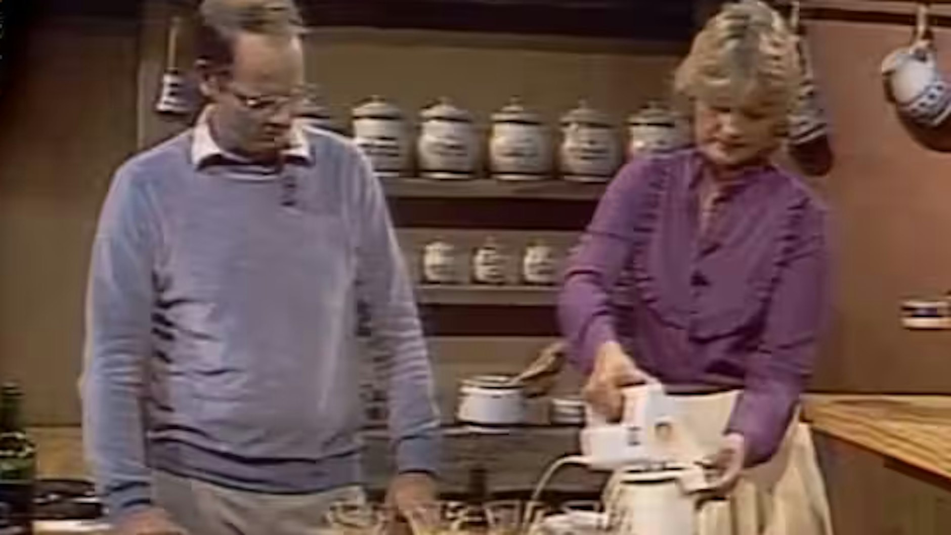 Das Original im DDR-Fernsehen: Im Dezember 1983 mixen Elke Bendin und Bernd Freitag in der Sendung „Haps“ den Haps-Flip.