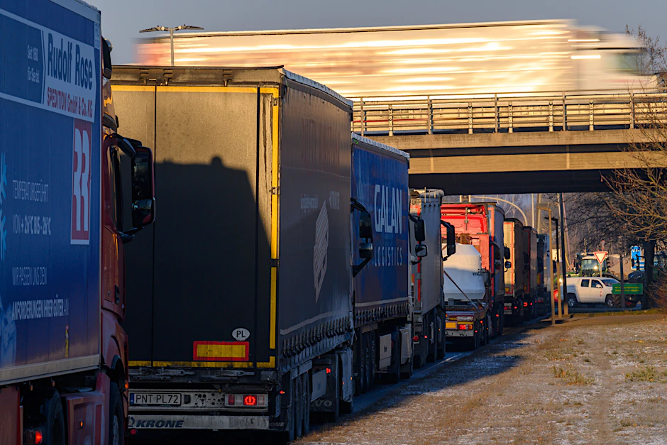 Die Blockaden der Landwirte in ganz Deutschland können sich auf die Lieferketten für den Lebensmitteleinzelhandel auswirken.