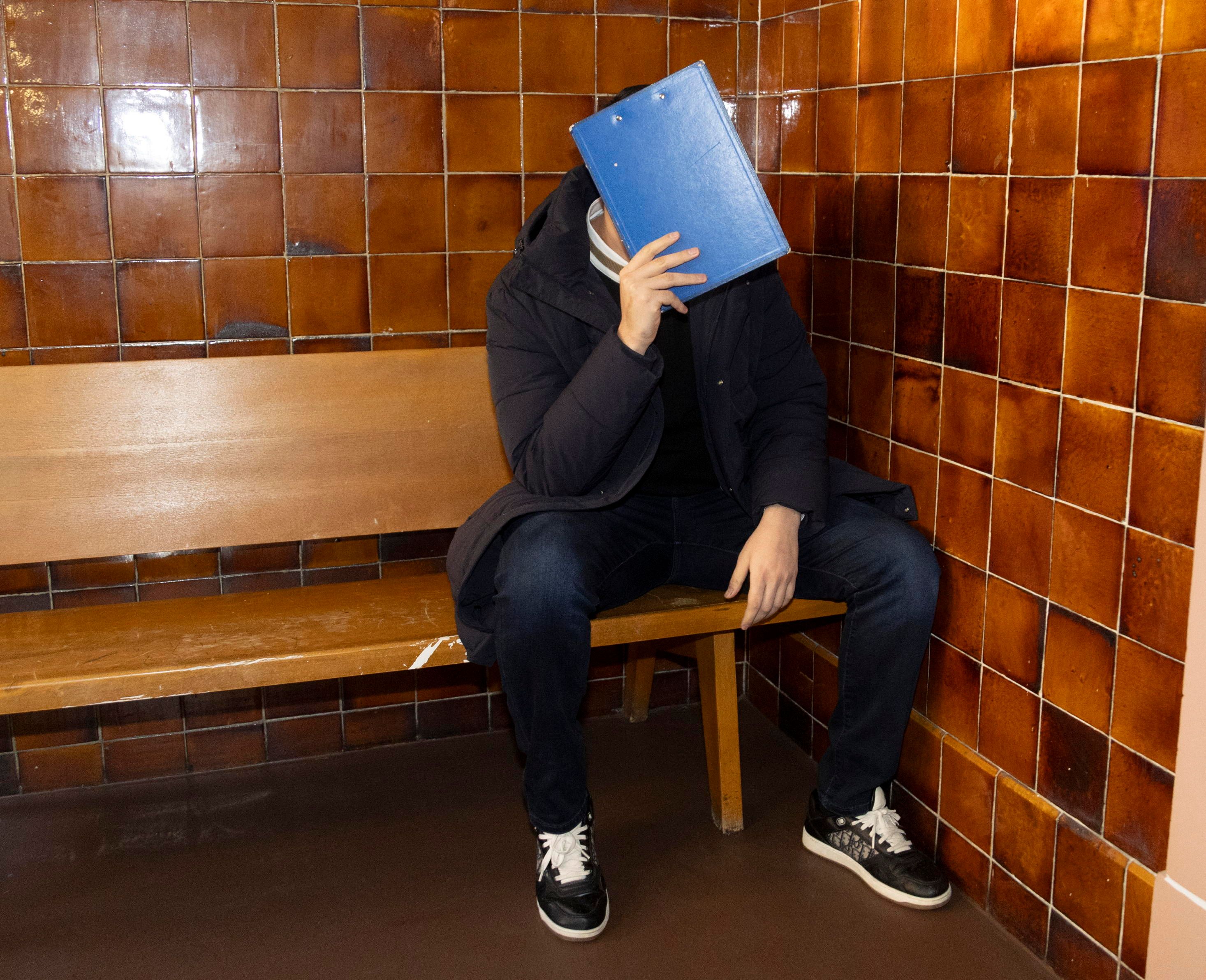 Streit um fingierte Corona-Geschäfte: Brüder zertrümmern Cousin die Kniescheibe