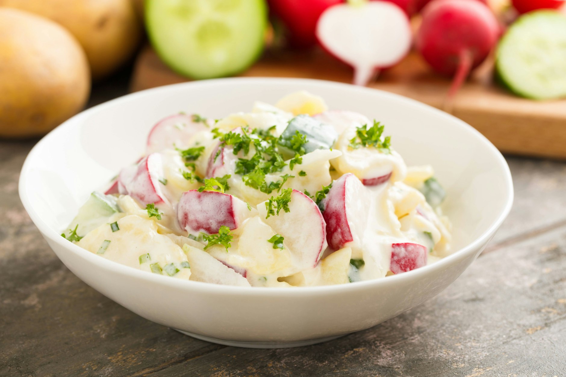 Dieses köstliche Rezept für Kartoffelsalat ist perfekt für alle, die im Januar etwas Leichtes auf dem Teller haben wollen.