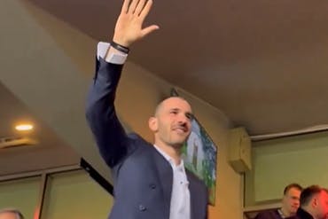 Leonardo Bonucci im Fenerbahce-Stadion: Was für ein Empfang in Istanbul für den Europameister.