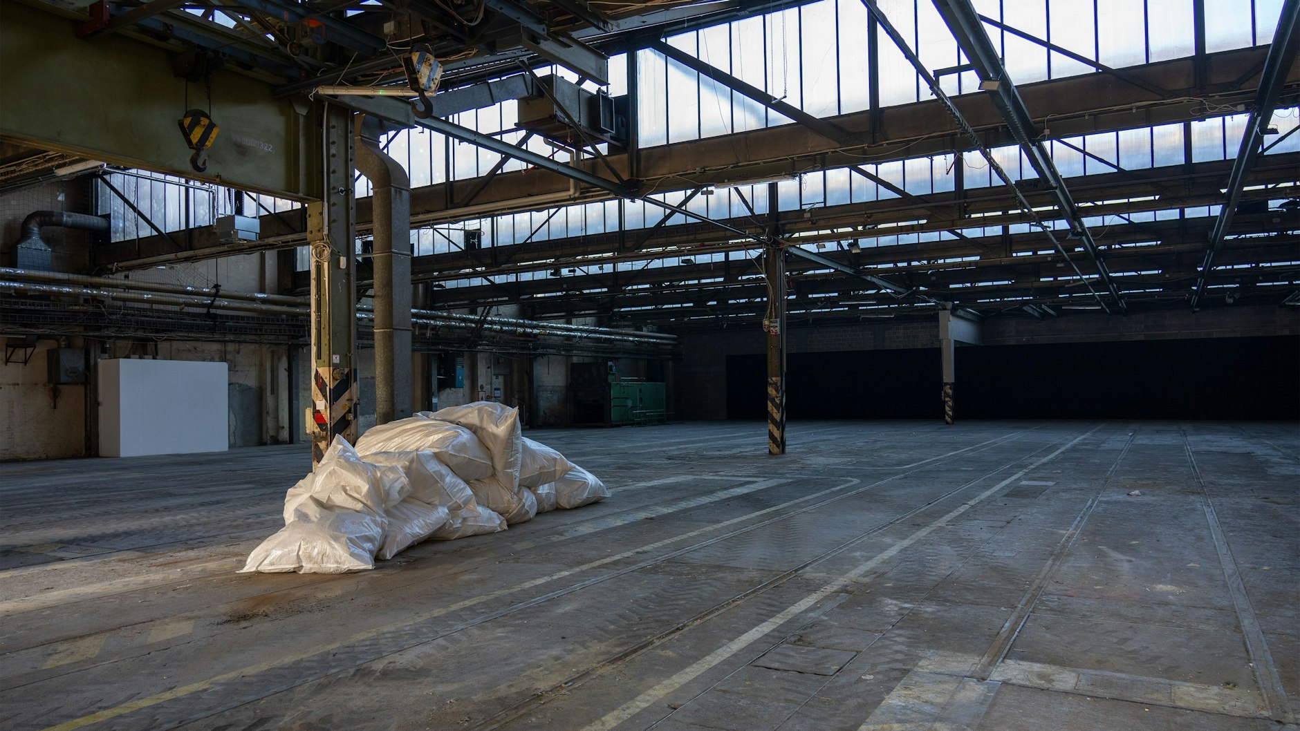 Die frühere Haupthalle der BVG auf dem Gelände der Uferhallen.