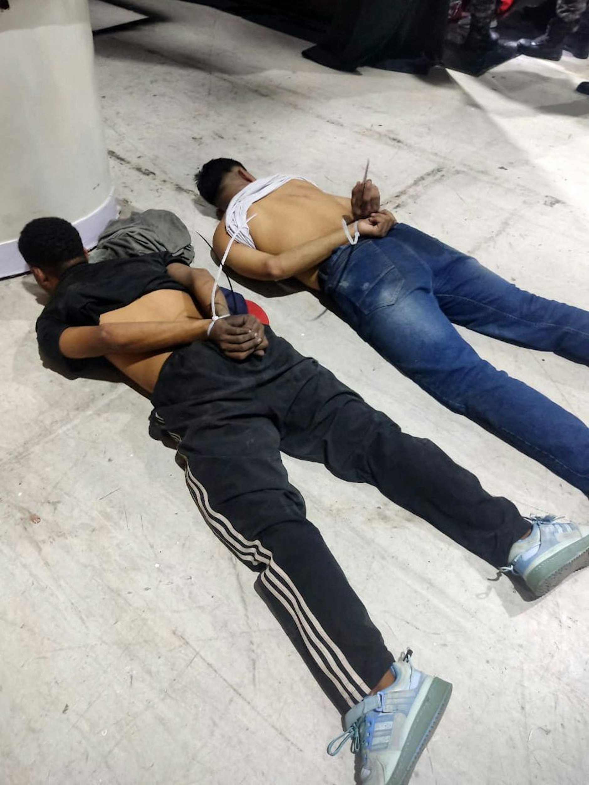 13 Angreifer wurden von der Polizei festgenommen.