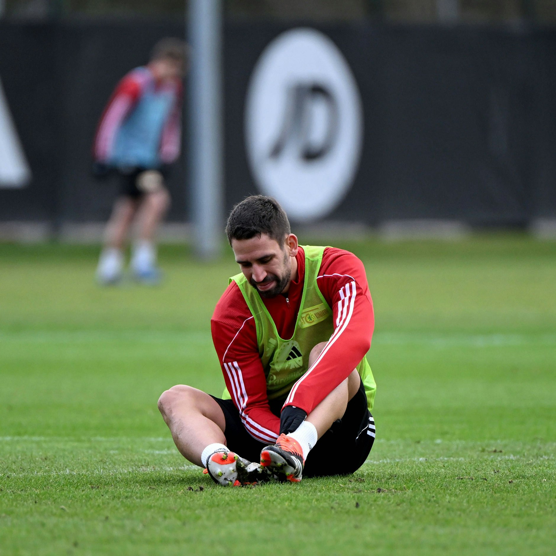 Nach dem Trainingsunfall am 3. Januar hält sich Rani Khedira die linke Wade.