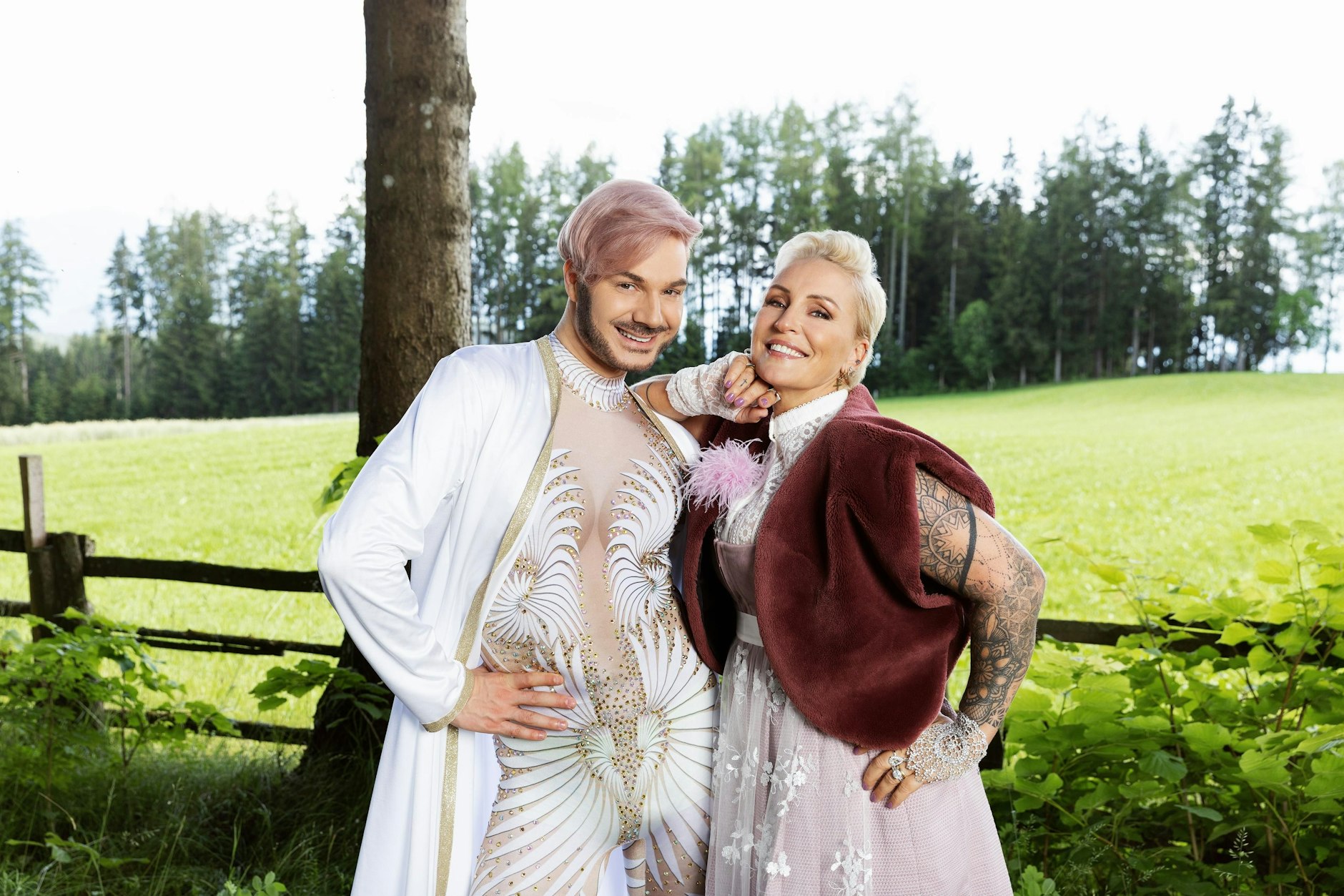 Sam Dylan nimmt mit seiner Freundin Nadine „Nana“ Miree bei „Forshaus Rampensau“ teil.