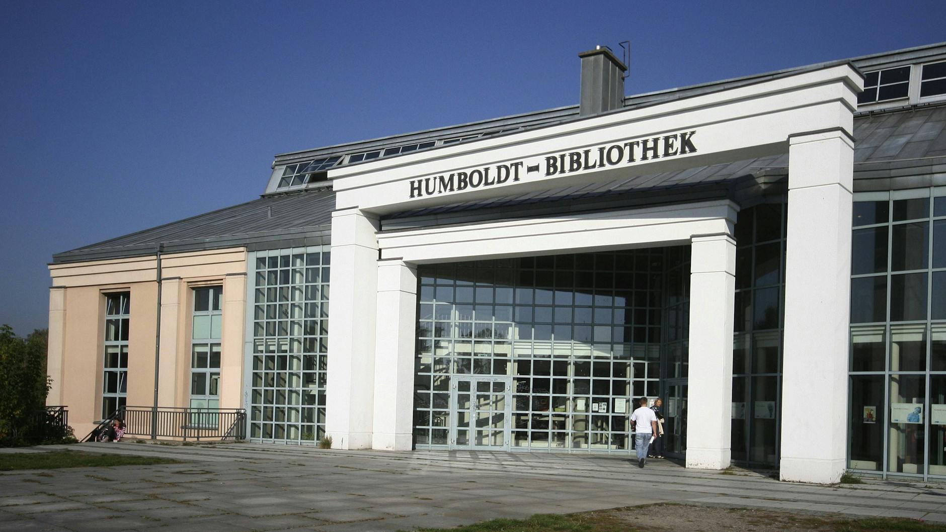 Die Humboldt-Bibliothek in Reinickendorf ist eine beliebte Anlaufstelle für Bücher-Fans.
