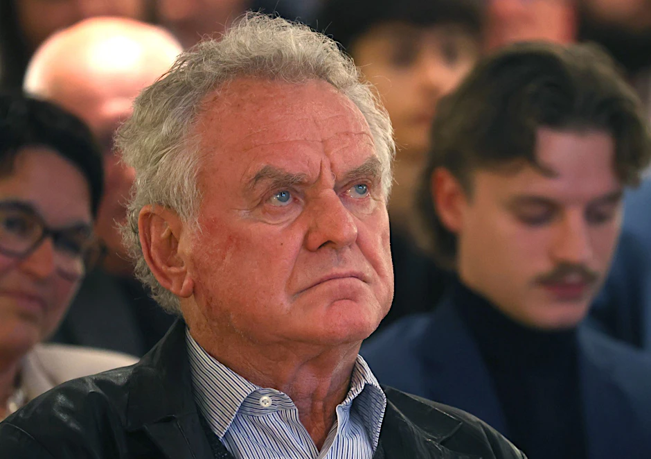ARCHIV - Sepp Maier und Beckenbauer waren jhrelang Teamkollegen beim FC Bayern und in der Nationalmannschaft.  