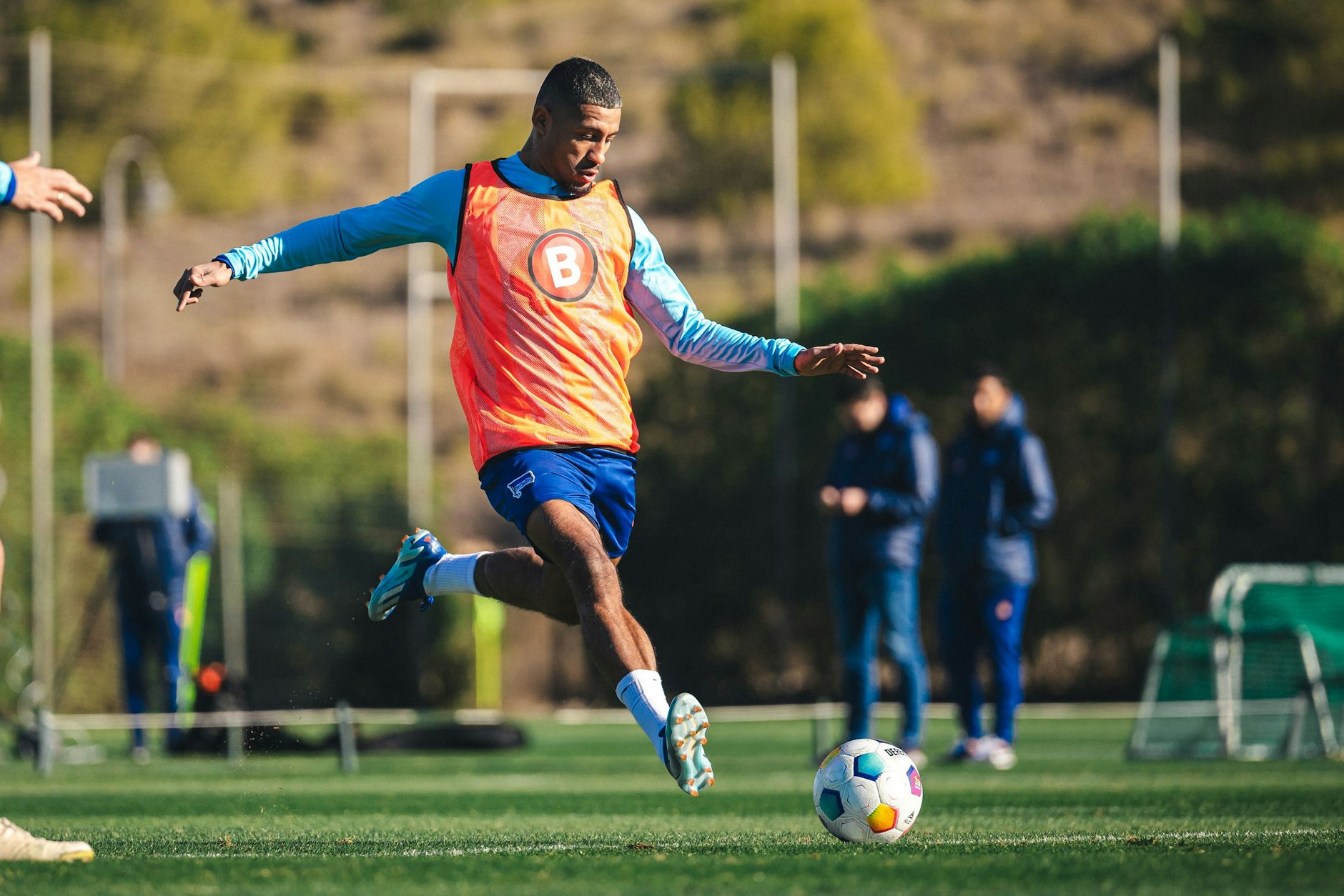Endlich wieder am Ball! Jeremy Dudziak arbeitet in Herthas spanischem Trainingslager an seinem Comeback.