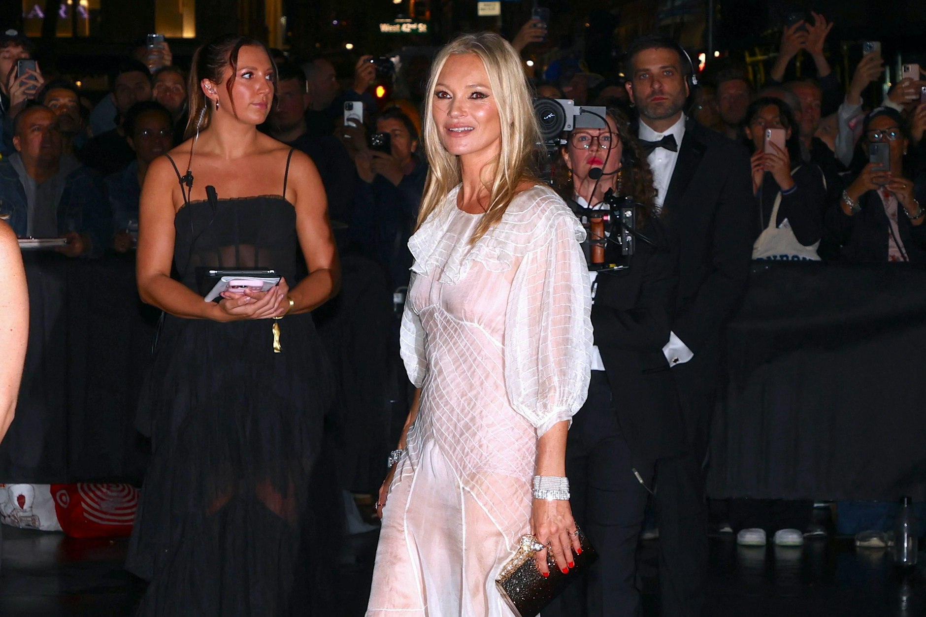 Wunderschön und supercool: unser aller Lieblingsmodel Kate Moss im September 2023.