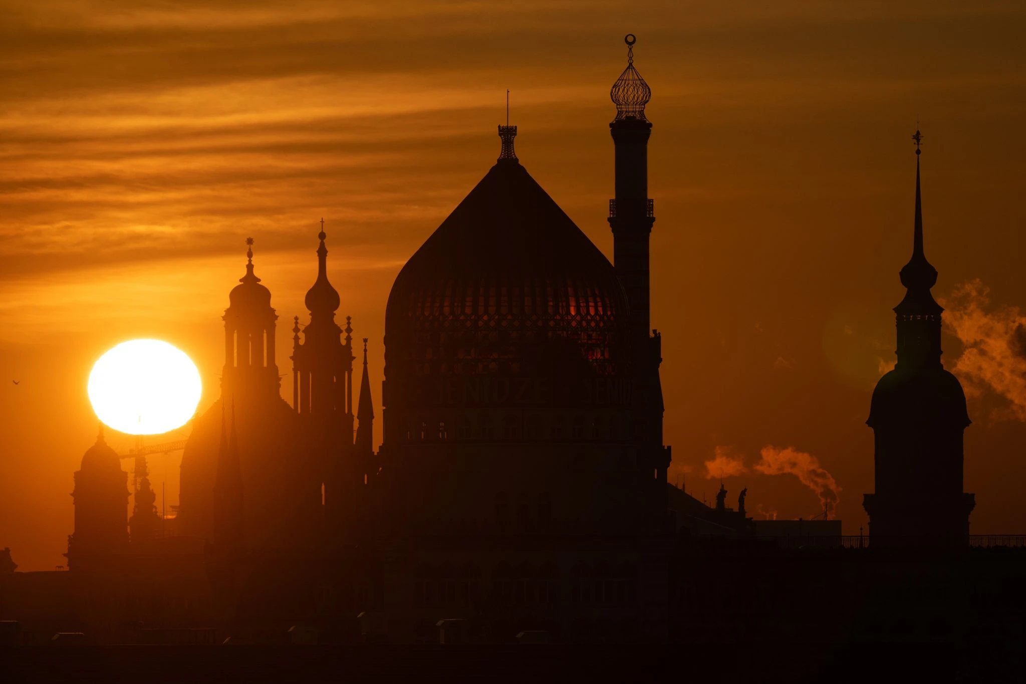 In Dresden geht die Sonne auf.  