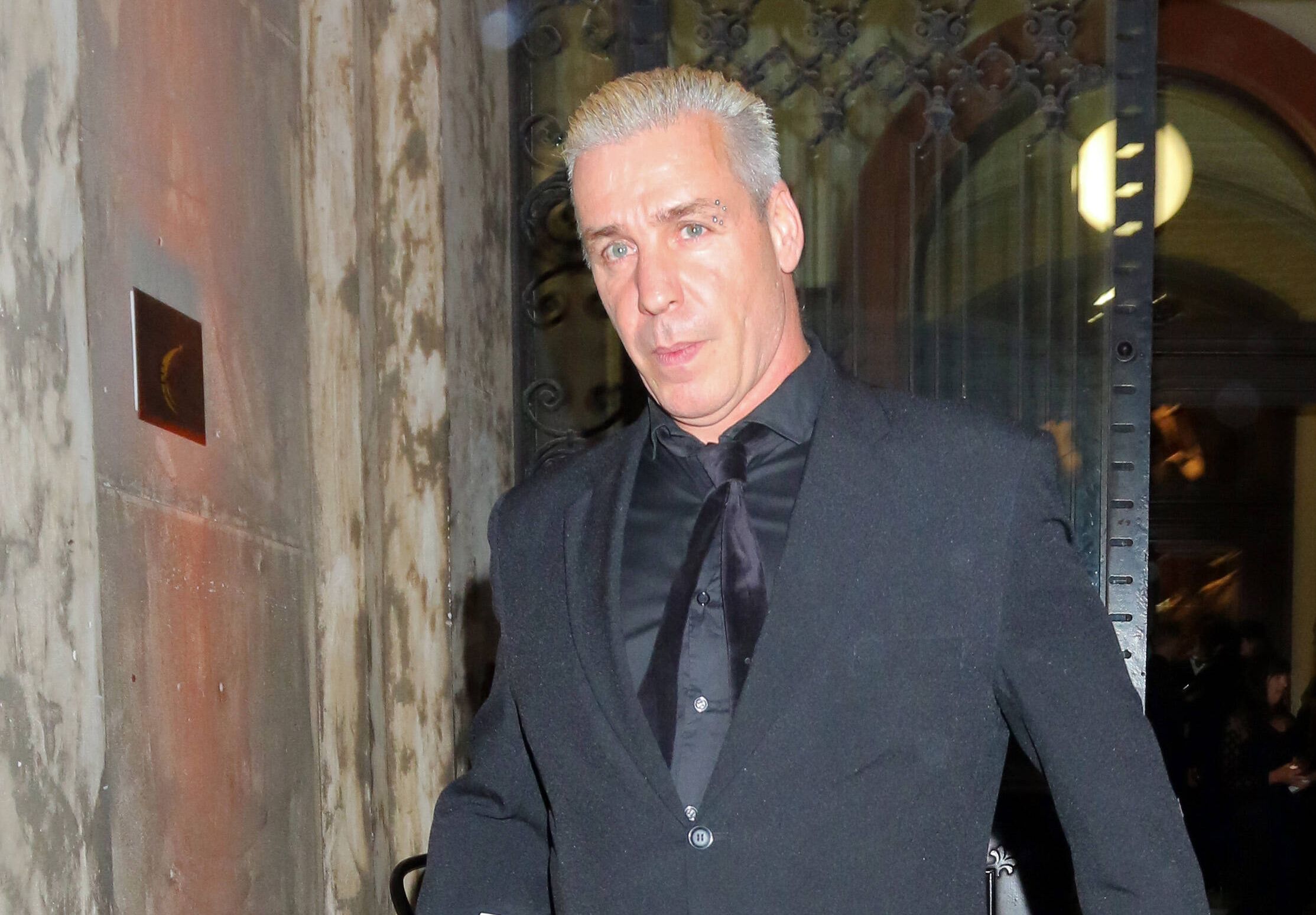 Image - Würge-Video: Till Lindemann provoziert in neuem Musikclip mit brutaler Sexszene