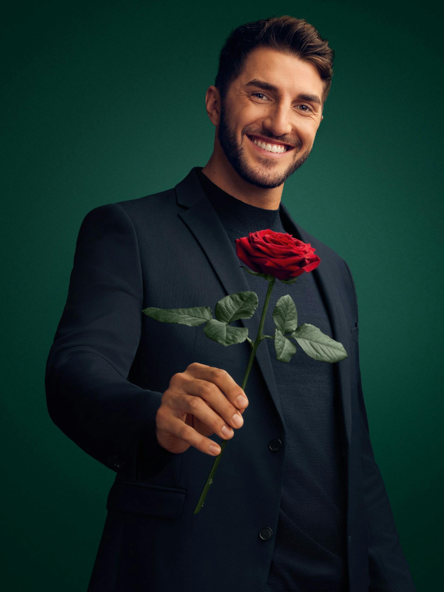 Dennis genießt die Aufmerksamkeit der vielen Damen besonders.