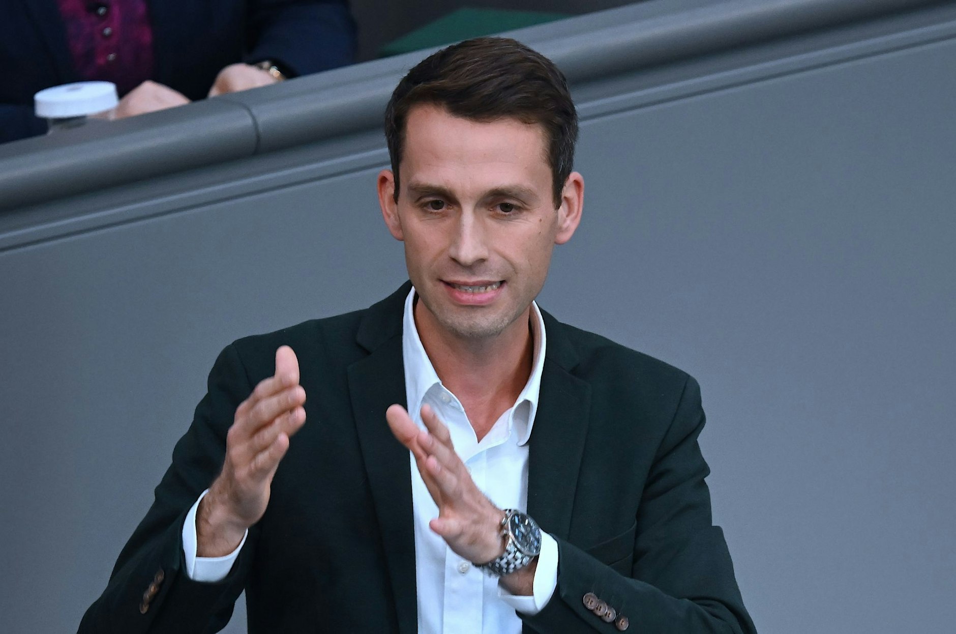 ARCHIV - Grünen-Politiker Andreas Audretsch hat eine genaue Prüfung der geplanten Bürgergeld-Verschärfungen im parlamentarischen Verfahren angekündigt (Archivbild).  