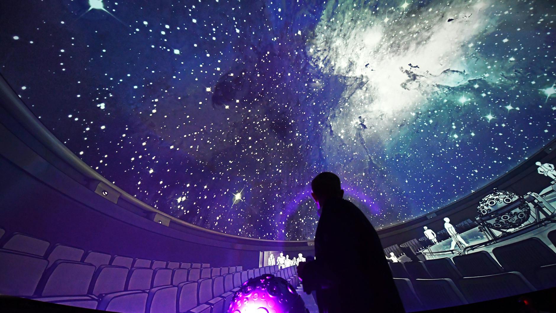 So sieht eine Sternen-Show im Zeiss-Großplanetarium in Berlin Prenzlauer Berg aus.