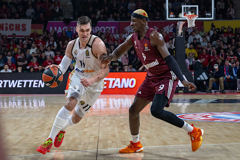 Mario Hezonja #11 (Real Madrid), Isaac Bonga #9 (FC Bayern Basketball), FC Bayern Basketball vs. Real Madrid, Basketball, EuroLeague 20. Spieltag, 09.01.2024