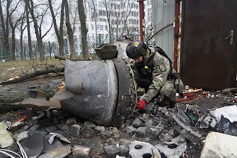 In der Großstadt Charkiw wurden schwere russische Raketenangriffe gemeldet.  