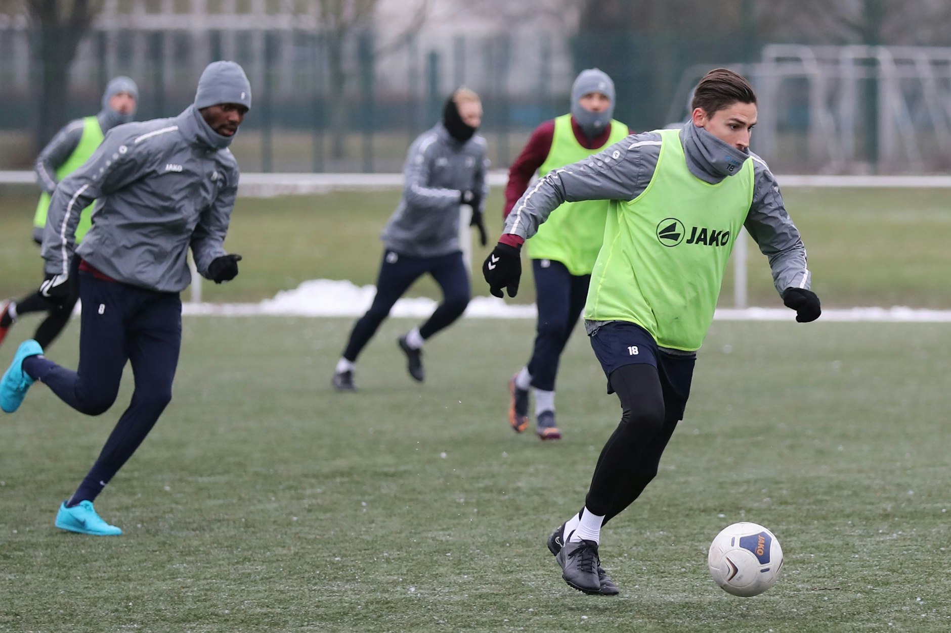 In Tritt kommen und dann auch wieder unfallfrei abzustoppen ist auf dem Geläuf nicht nur für Alexander Siebeck keine einfache Sache.