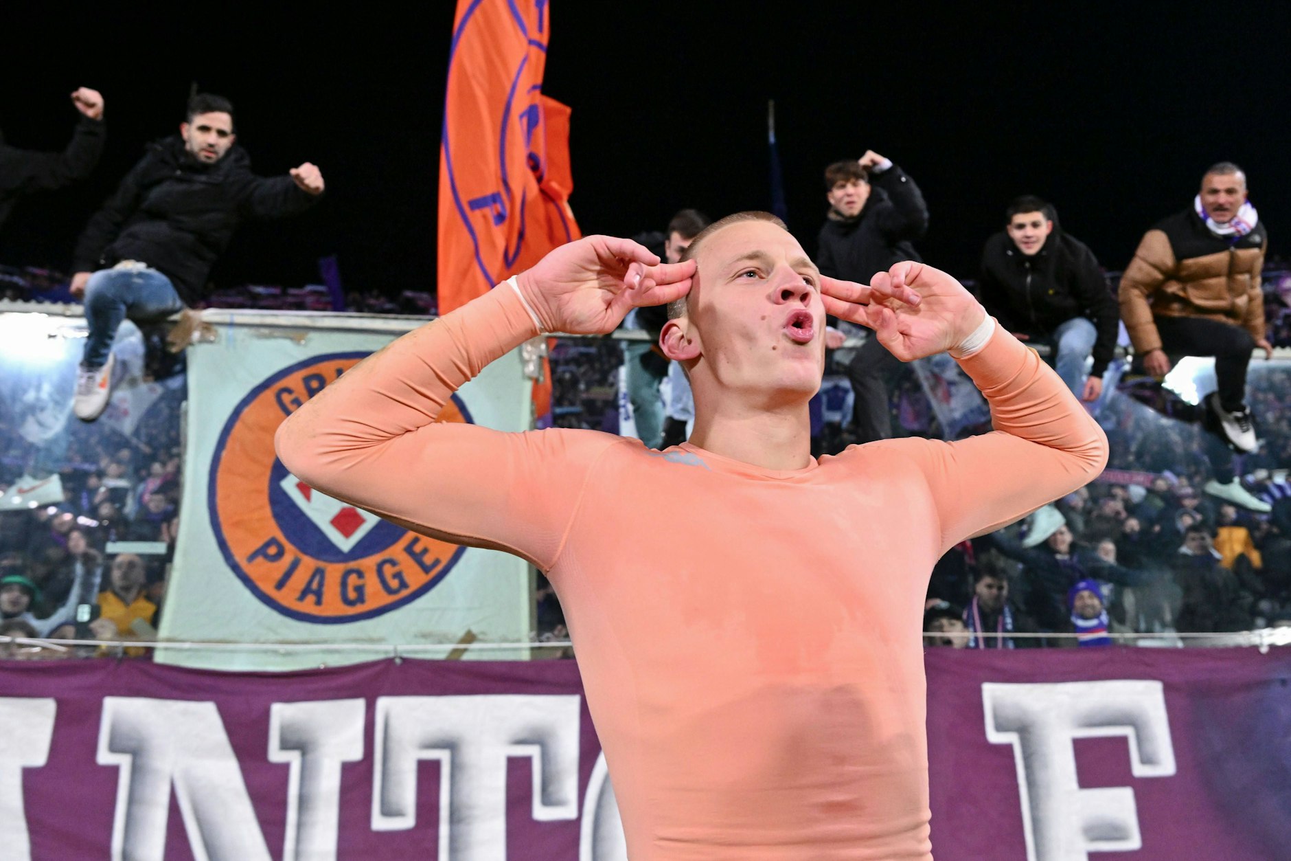 Oliver Christensen nach dem 5:4-Pokalkrimi gegen den FC Bologna. Herthas ehemalige Keeper ist jetzt der Pokalheld beim AC Florenz.