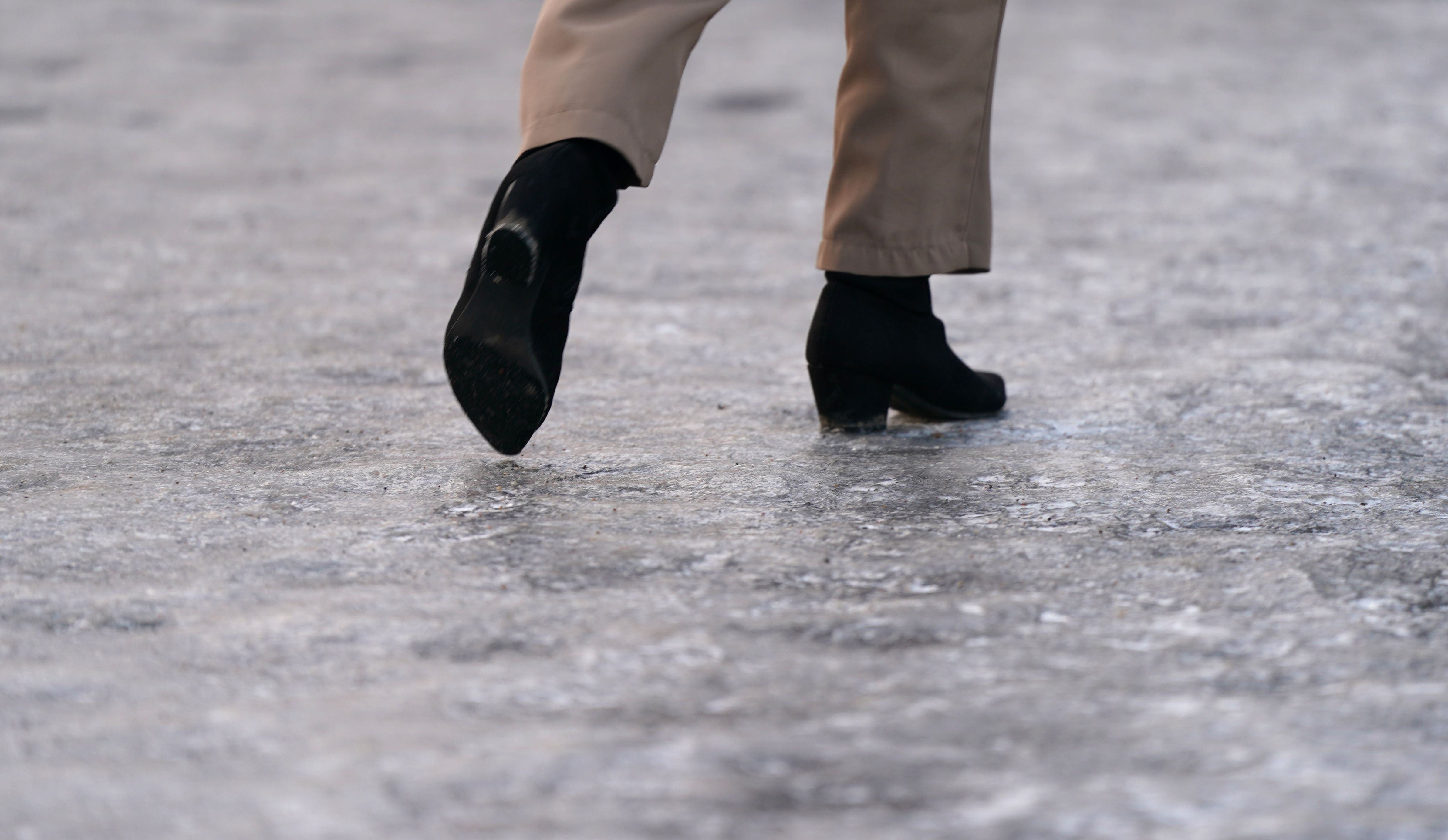 Glatteis, Horror auf den Gehwegen: Dafür sollte Berlin sich schämen!