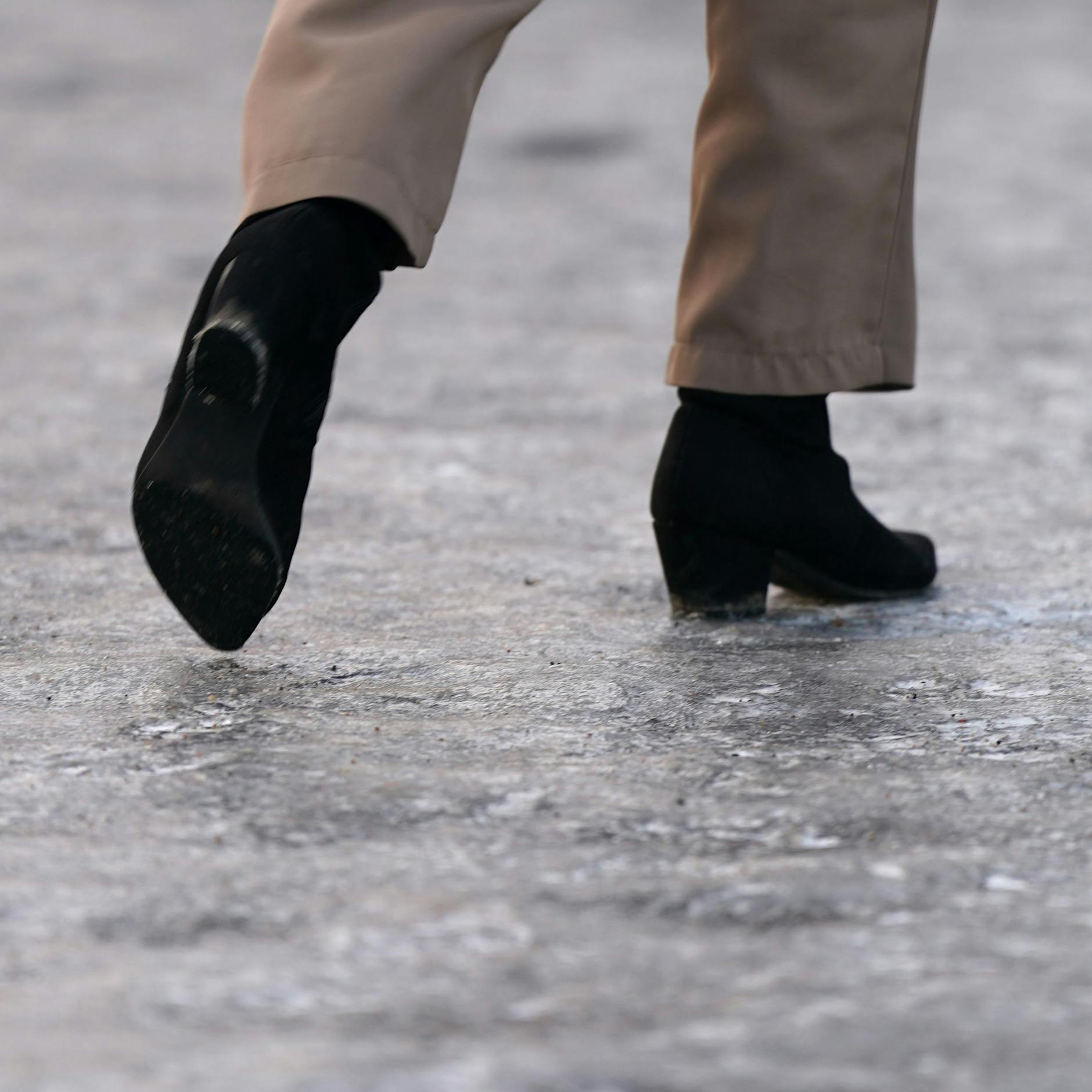 Glatteis, Horror auf den Gehwegen: Dafür sollte Berlin sich schämen!