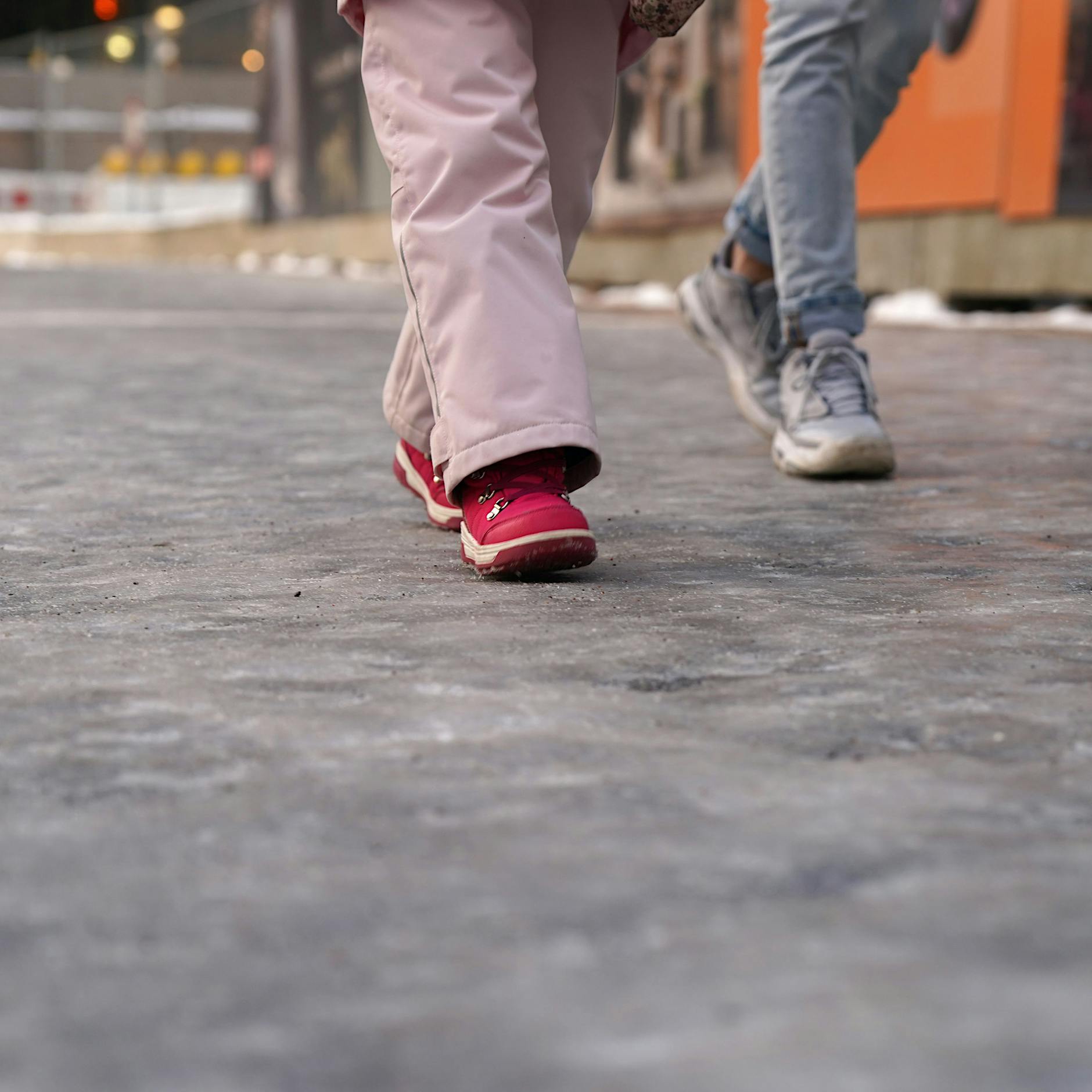 Warnung vor Glätte bis Samstag in Berlin: Viele Verletzte aktuell in Charité und UKB