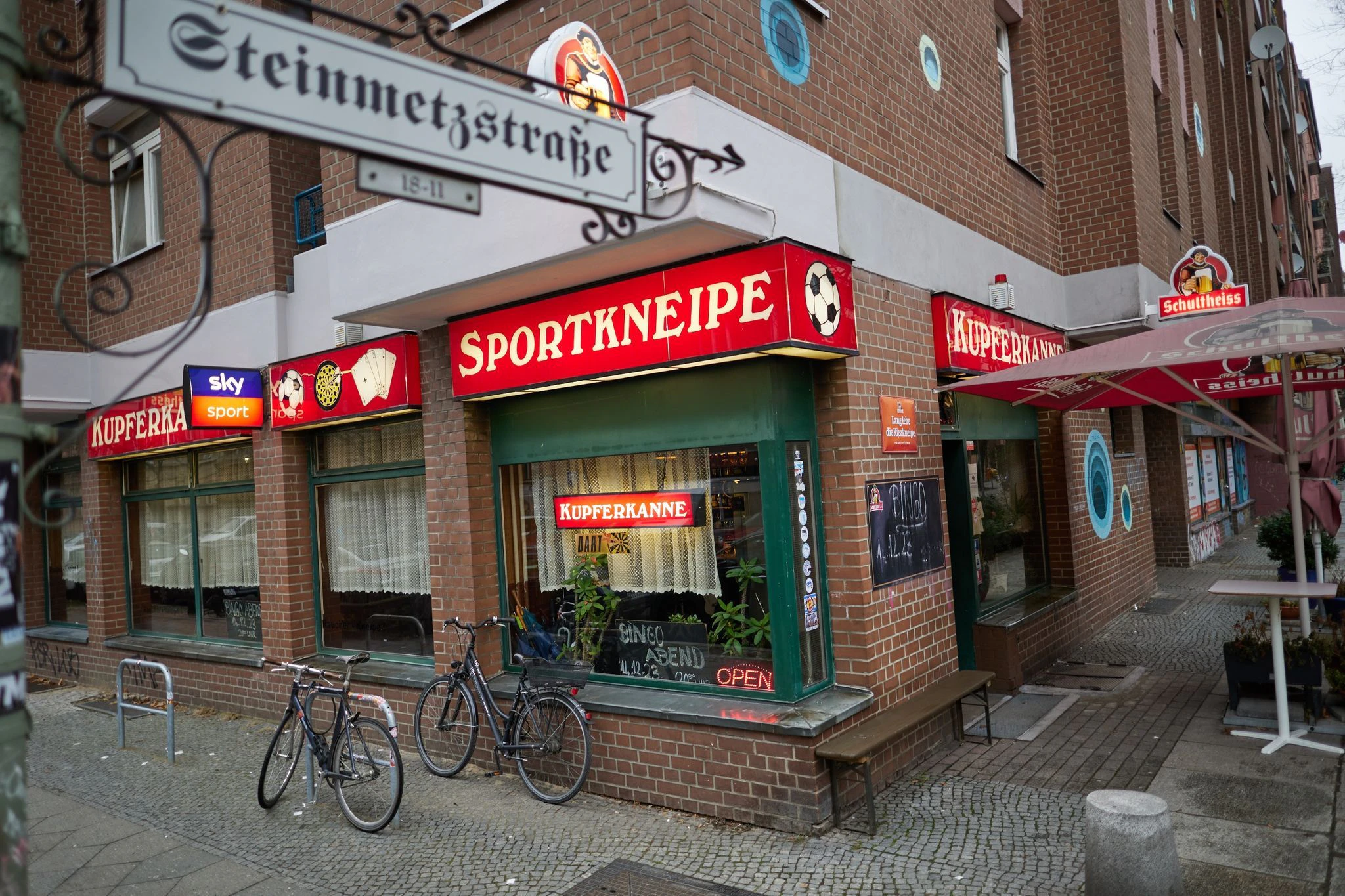 PRODUKTION - Die Kupferkanne ist eine typische Berliner Eckkneipe.  