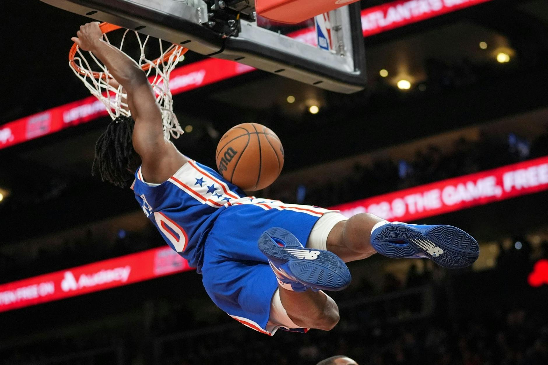 Tyrese Maxey von den Philadelphia 76ers zeigt in der zweiten Halbzeit gegen die Atlanta Hawks sein ganzes Können.