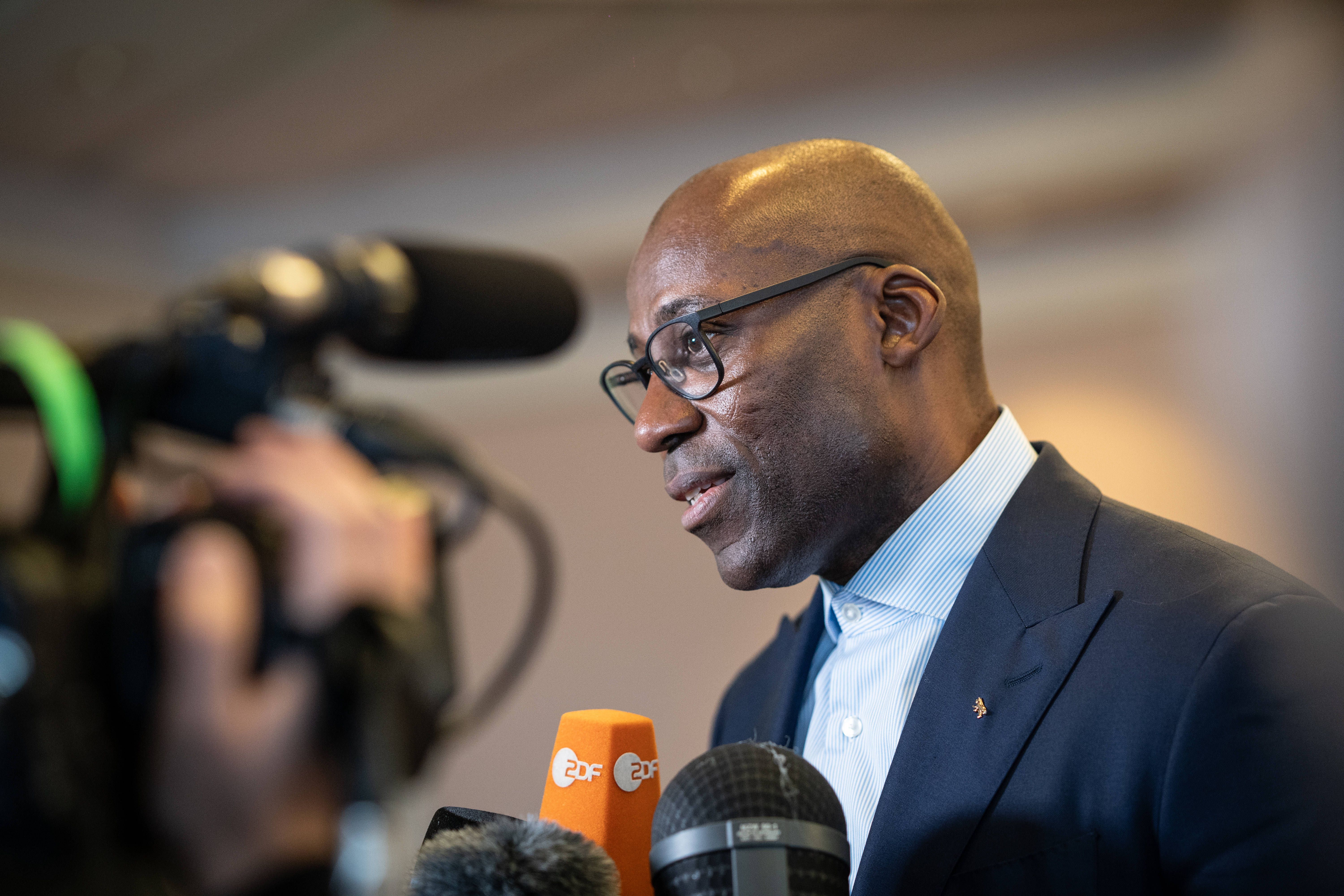 Joe Chialos Antisemitismus-Klausel: Berliner Künstler wie Hito Steyerl und Wolfgang Tilmans protestieren