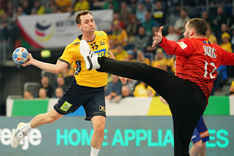 Mit neun Toren der beste Werfer der Schweden beim Sieg gegen Bosnien-Herzegowina: Hampus Wanne (l).  