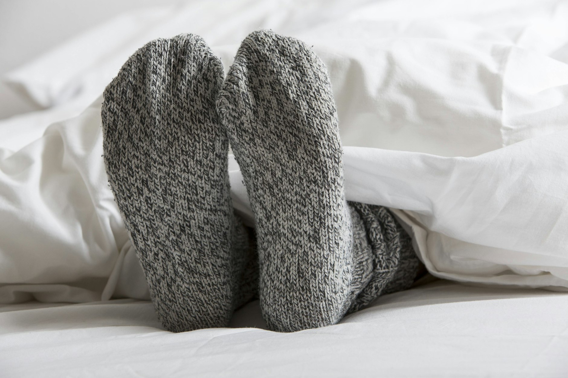 Socken im Bett – irgendwie keine wirklich reizvolle Vorstellung. Trotzdem sollten Sie der Idee etwas aufgeschlossener gegenüberstehen.
