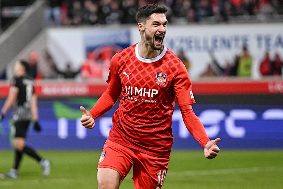 Tim Kleindienst drehte mit seiner Mannschaft spät das Spiel.  