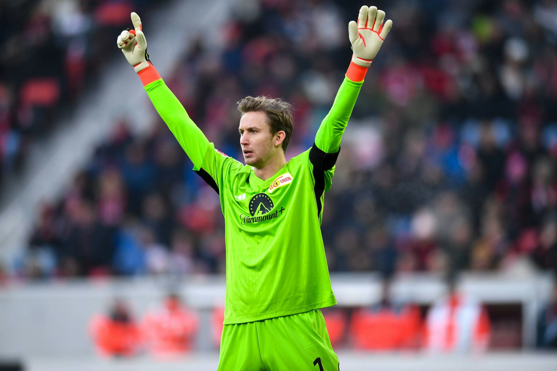 Torwart Frederik Rönnow (31) rettet den 1. FC Union gleich mehrfach vor einem Rückstand beim SC Freiburg.