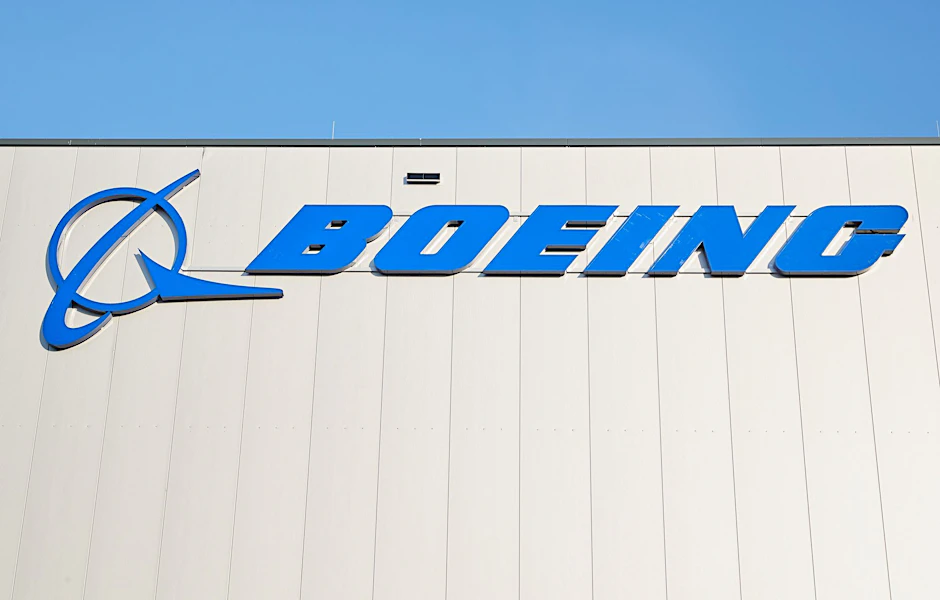 ARCHIV - Boeing-Chef Dave Calhoun hat volle Aufklärung versprochen.  