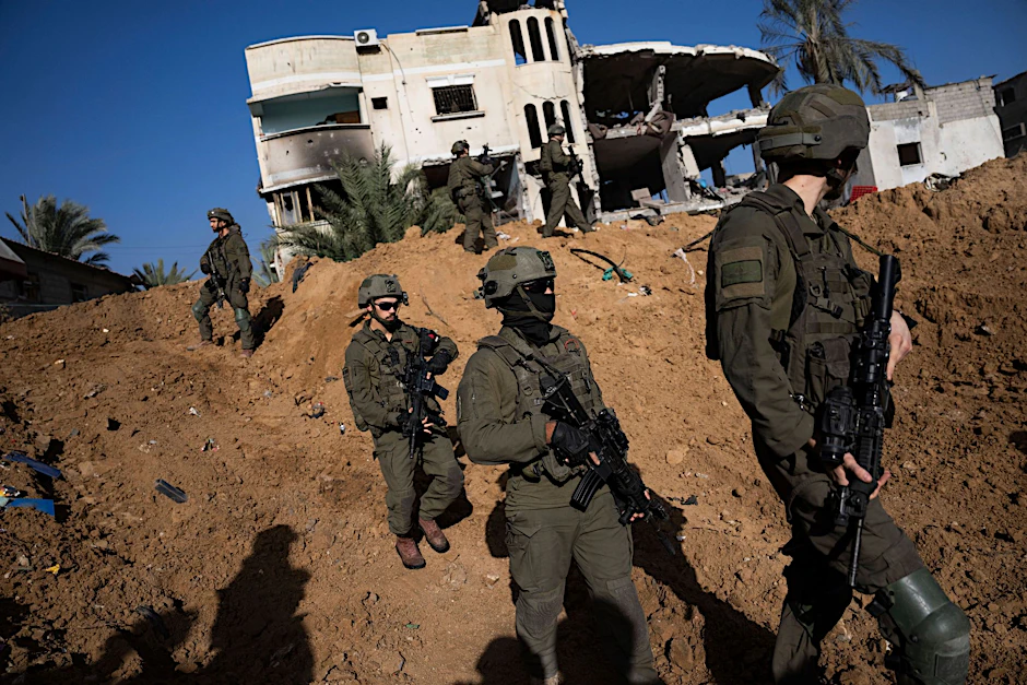 dpatopbilder - Israelische Soldaten bei einer Bodenoperation im Gazastreifen.  